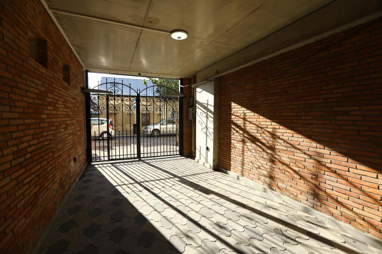 Brick House II Apartment Tbilisi ภายนอก รูปภาพ